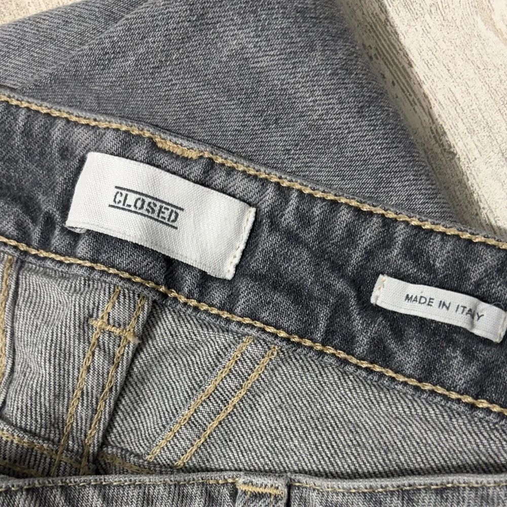 Closed chic gray